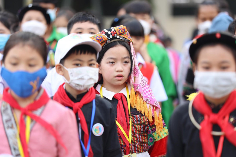 Participan en el festival representantes de minorías étnicas de menos de 10 mil habitantes como La Hu, La Ha, Pa Then, Lu, Ngai, Chut, Lo Lo, Mang, Co Lao, Bo Y, Cong, Si La, Pu Peo, Ro Ma y Brau, O Du. (Fotografía: tienphong.vn) Participan en el festival representantes de minorías étnicas de menos de 10 mil habitantes como La Hu, La Ha, Pa Then, Lu, Ngai, Chut, Lo Lo, Mang, Co Lao, Bo Y, Cong, Si La, Pu Peo, Ro Ma y Brau, O Du. (Fotografía: tienphong.vn)