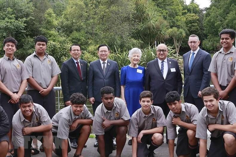 También se reúne con los dirigentes y estudiantes de la Universidad de Waikato. (Fotografía: VNA) También se reúne con los dirigentes y estudiantes de la Universidad de Waikato. (Fotografía: VNA)
