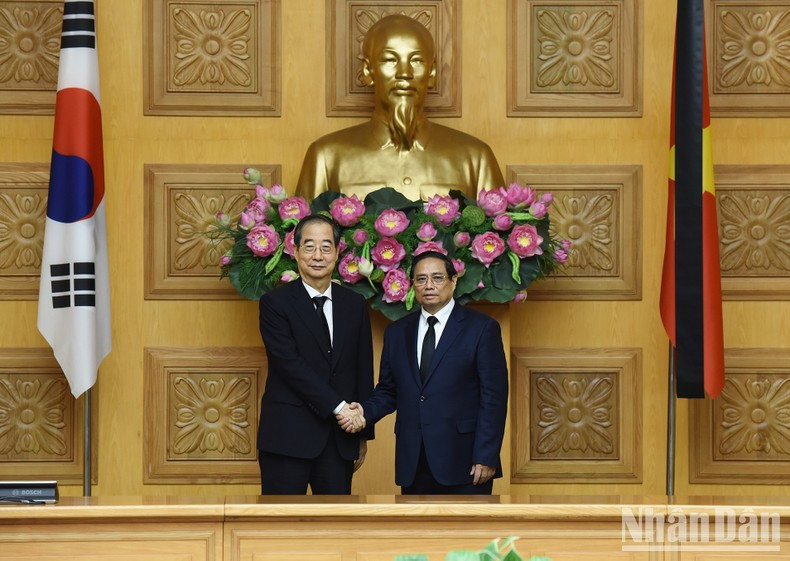 El primer ministro Pham Minh Chinh y su homologo surcoreano, Han Duck Soo. El primer ministro Pham Minh Chinh y su homologo surcoreano, Han Duck Soo.