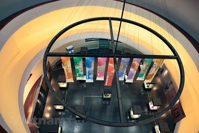 El Museo de Hanoi ahora atesora más de 70 mil documentos y artefactos de diversos materiales, los cuales demuestran la historia de miles de años de la capital vietnamita. (Fotografía: Vietnam+) El Museo de Hanoi ahora atesora más de 70 mil documentos y artefactos de diversos materiales, los cuales demuestran la historia de miles de años de la capital vietnamita. (Fotografía: Vietnam+)