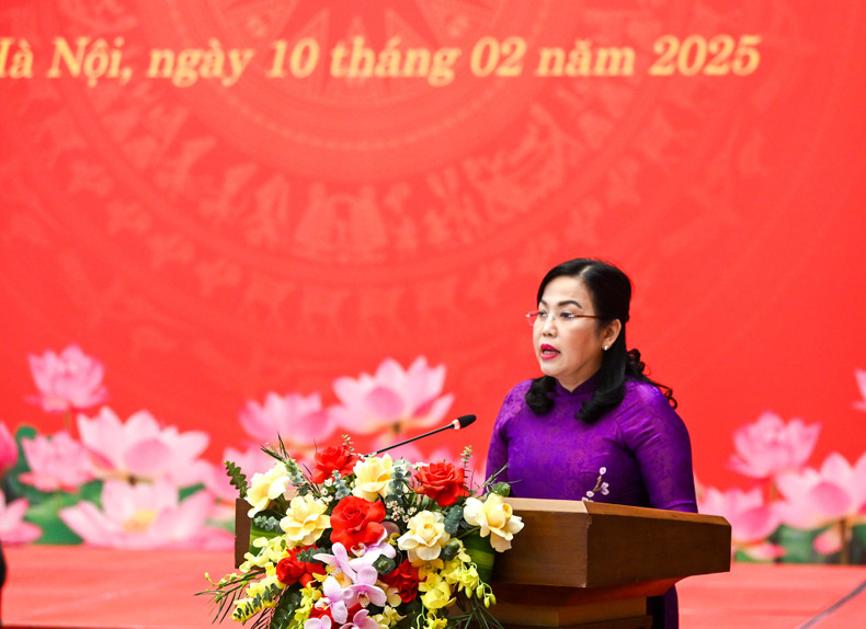 La jefa de la Comisión de Asuntos de Diputados del Comité Permanente de la ANV y jefa adjunta de la Comisión Organizativa del Comité Central del PCV, Nguyen Thanh Hai, anuncia las decisiones del Buró Político. La jefa de la Comisión de Asuntos de Diputados del Comité Permanente de la ANV y jefa adjunta de la Comisión Organizativa del Comité Central del PCV, Nguyen Thanh Hai, anuncia las decisiones del Buró Político.