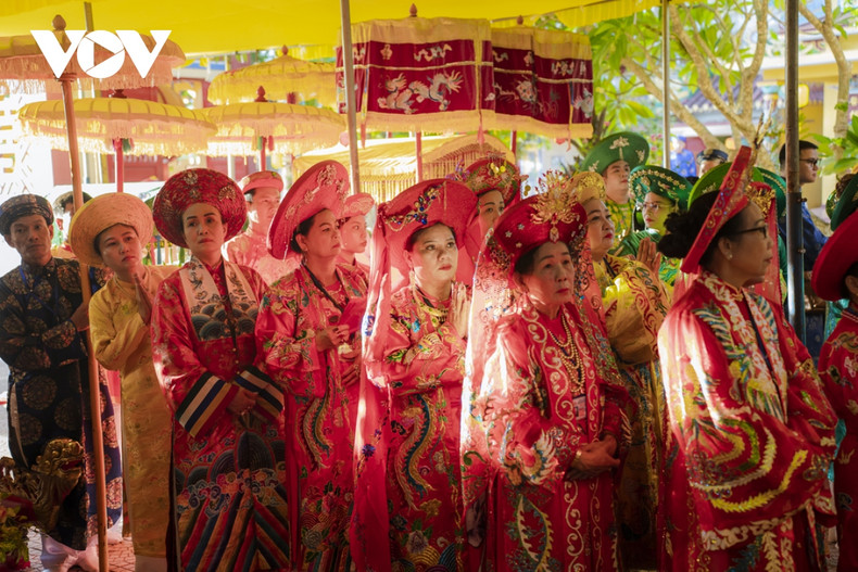 Solemne festividad de adoración a la Diosa Madre en Thua Thien Hue ảnh 4