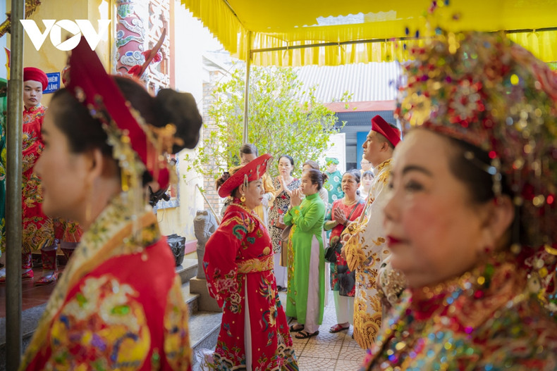 Solemne festividad de adoración a la Diosa Madre en Thua Thien Hue ảnh 5