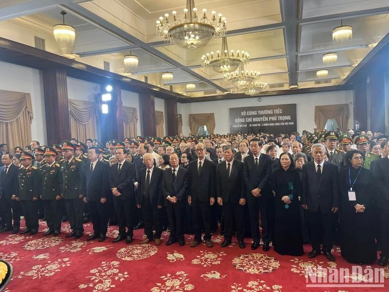 Las exequias en el Salón de Conferencias de Thong Nhat (Reunificación), en Ciudad Ho Chi Minh.