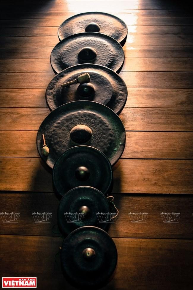 Los pobladores locales consideran a los gongs propiedades valiosas y un símbolo del poder y la riqueza. (Fotografía: VNA) Los pobladores locales consideran a los gongs propiedades valiosas y un símbolo del poder y la riqueza. (Fotografía: VNA)