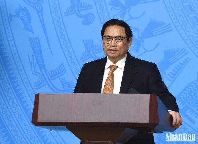 El primer ministro, Pham Minh Chinh, preside la reunión.