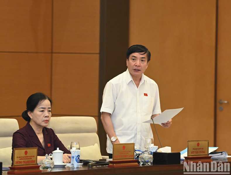 El secretario general y presidente de la Oficina de la AN, Bui Van Cuong, habla en la apertura de la reunión. El secretario general y presidente de la Oficina de la AN, Bui Van Cuong, habla en la apertura de la reunión.
