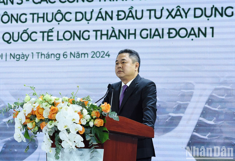 El vicepresidente del Comité Estatal de Gestión del Capital en las empresas, Nguyen Ngoc Canh, habla en la reunión. El vicepresidente del Comité Estatal de Gestión del Capital en las empresas, Nguyen Ngoc Canh, habla en la reunión.