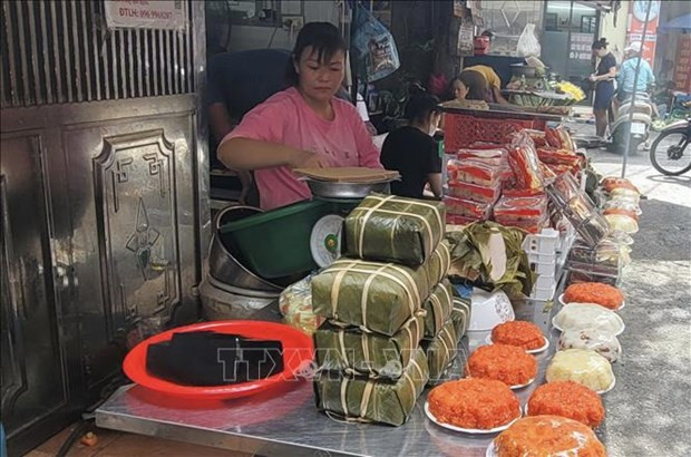 Diversifican productos en el mercado Trai Giang al servicio del Festival Vu Lan. (Foto: VNA)