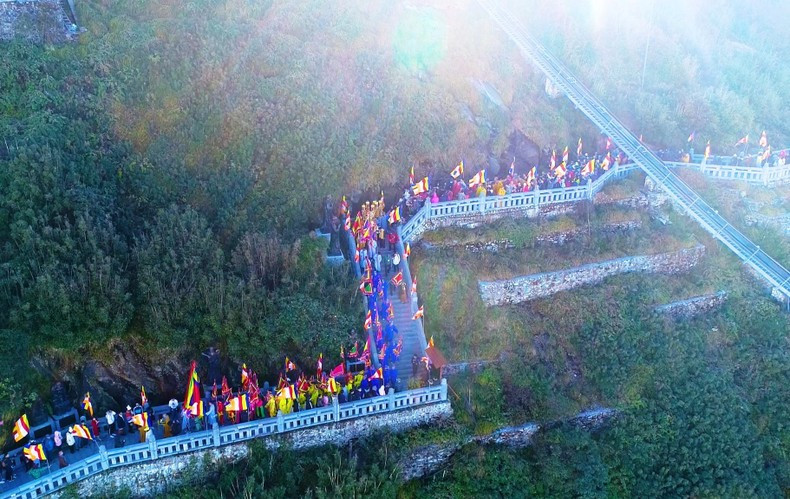 El camino a la cima de Fansipan - "Techo de Indochina". El camino a la cima de Fansipan - "Techo de Indochina".