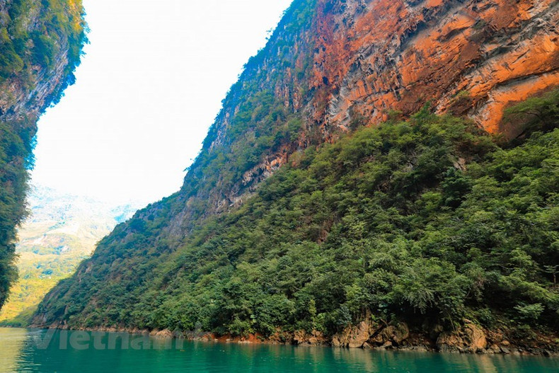 El río Nho Que se origina en la región montañosa de Nghiem Son (Yunnan, China) y fluye hacia Vietnam a través de las provincias de Ha Giang y Cao Bang. (Fuente: Vietnam+) El río Nho Que se origina en la región montañosa de Nghiem Son (Yunnan, China) y fluye hacia Vietnam a través de las provincias de Ha Giang y Cao Bang. (Fuente: Vietnam+)