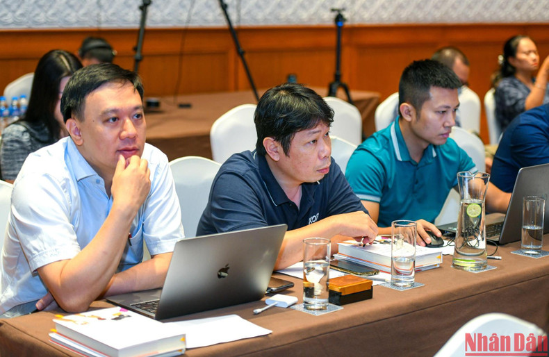 Representantes de las agencias de prensa en Hanói. Representantes de las agencias de prensa en Hanói.