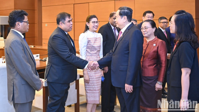 El máximo dirigente legislativo recibe a los embajadores y encargados de negocios de los países de la Asean y Timor Oriental. El máximo dirigente legislativo recibe a los embajadores y encargados de negocios de los países de la Asean y Timor Oriental.