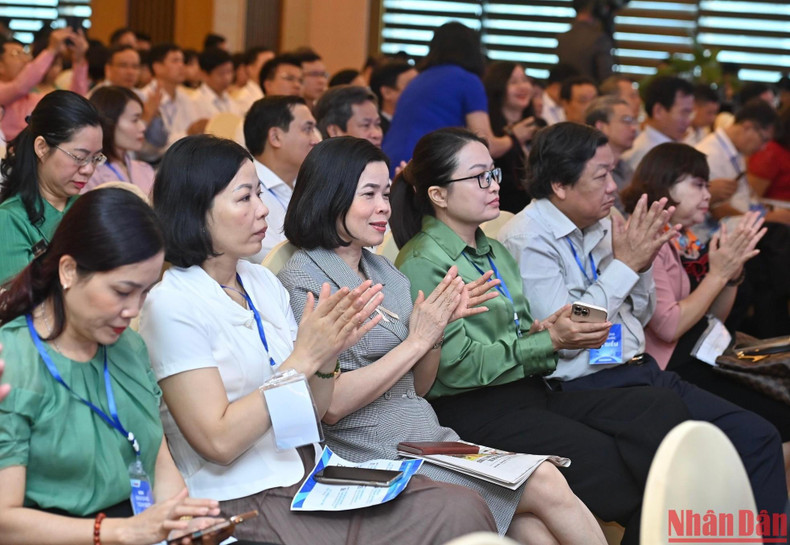 Participantes en la conferencia.