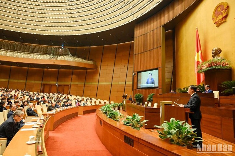 El presidente de la AN, Vuong Dinh Hue, pronuncia su discurso. El presidente de la AN, Vuong Dinh Hue, pronuncia su discurso.