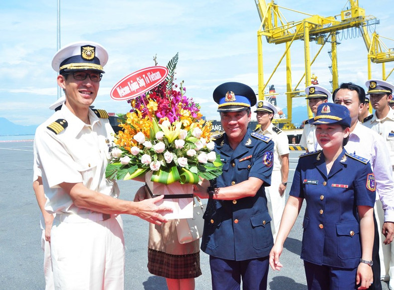 Ceremonia de bienvenida del buque de la Guardia Costera japonesa Kojima en una visita amistosa a Vietnam (Da Nang, 25 de julio de 2019). (Fuente: VNA) Ceremonia de bienvenida del buque de la Guardia Costera japonesa Kojima en una visita amistosa a Vietnam (Da Nang, 25 de julio de 2019). (Fuente: VNA)
