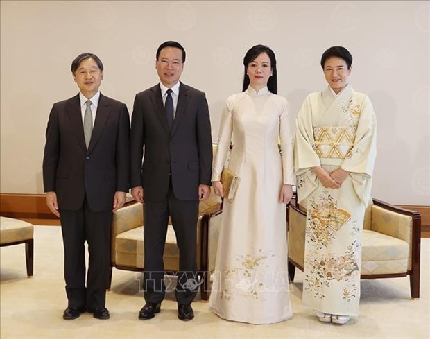 El presidente de Vietnam, Vo Van Thuong, y su cónyuge se reúnen con el emperador japonés Naruhito y la emperatriz Masako. (Foto: VNA)