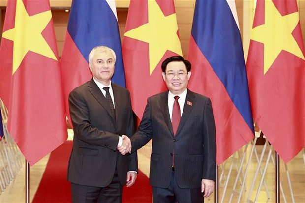 El presidente de la Asamblea Nacional, Vuong Dinh Hue y el titular de la Duma Estatal de la Federación de Rusia, Vyacheslav Viktorovich Volodin. (Foto: VNA) El presidente de la Asamblea Nacional, Vuong Dinh Hue y el titular de la Duma Estatal de la Federación de Rusia, Vyacheslav Viktorovich Volodin. (Foto: VNA)