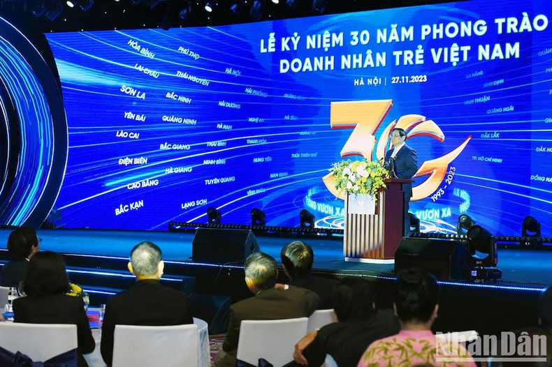 Después de 30 años de formación y desarrollo, de un Club de Jóvenes Empresarios establecido con 15 miembros, hasta ahora la Asociación de Jóvenes Empresarios de Vietnam tiene filiales en las 63 provincias y ciudades, con cerca de 19 mil personas. Después de 30 años de formación y desarrollo, de un Club de Jóvenes Empresarios establecido con 15 miembros, hasta ahora la Asociación de Jóvenes Empresarios de Vietnam tiene filiales en las 63 provincias y ciudades, con cerca de 19 mil personas.
