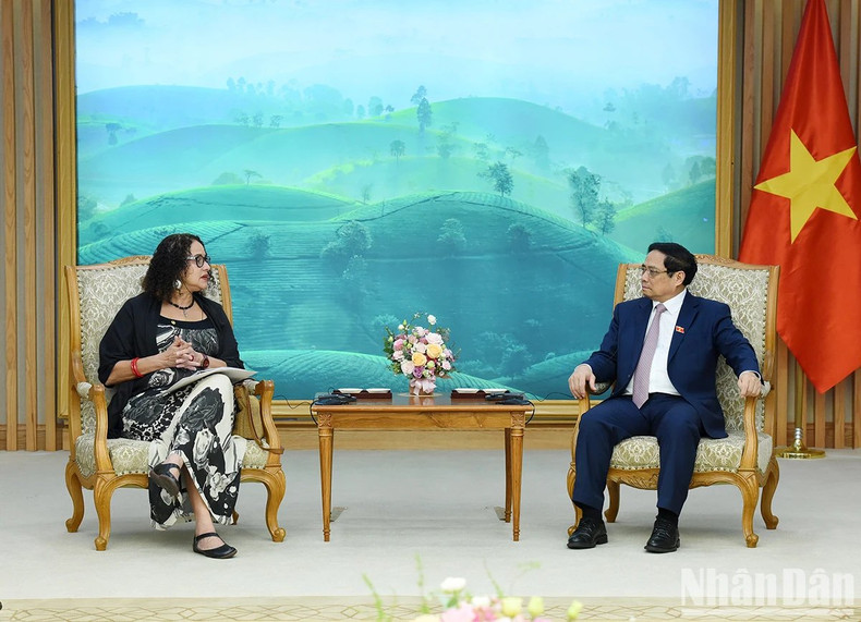 El premier vietnamita recibe a la ministra brasileña de Ciencia, Tecnología e Innovación, Luciana Santos. El premier vietnamita recibe a la ministra brasileña de Ciencia, Tecnología e Innovación, Luciana Santos.