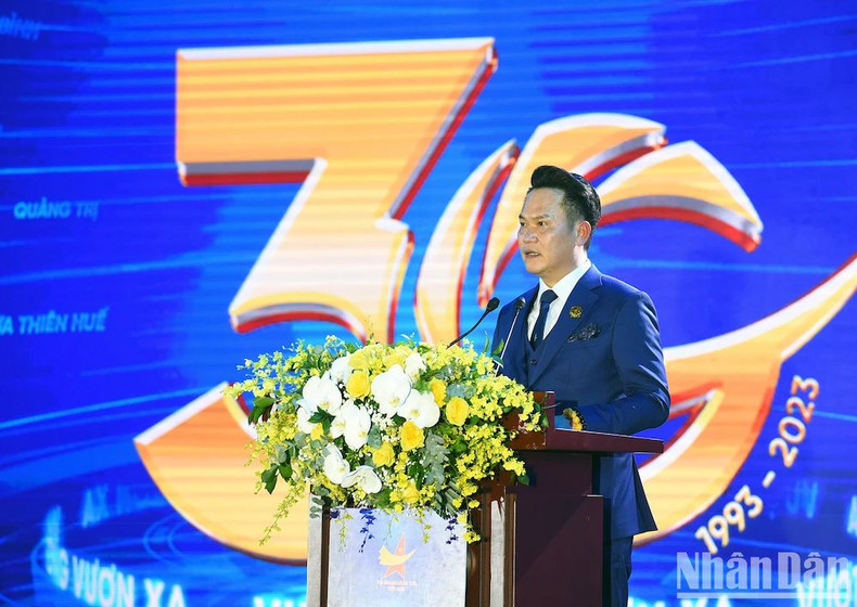 Dang Hong Anh, presidente de la Asociación de Jóvenes Empresarios de Vietnam, interviene en el evento. Dang Hong Anh, presidente de la Asociación de Jóvenes Empresarios de Vietnam, interviene en el evento.