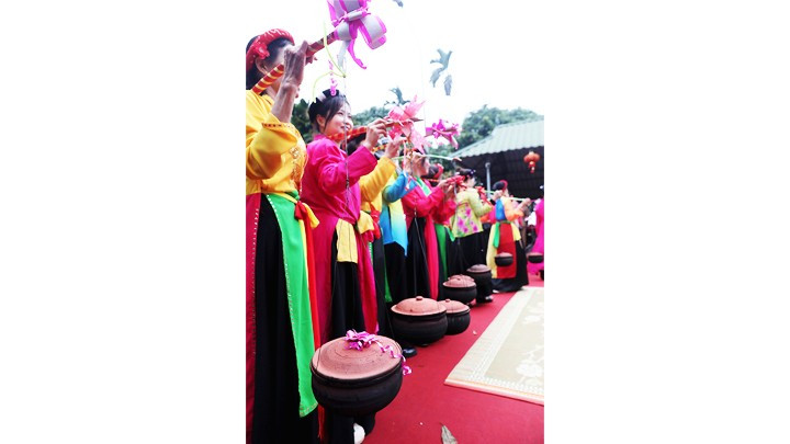 Las competidoras hacen cola en espera de la calificación de su labor.