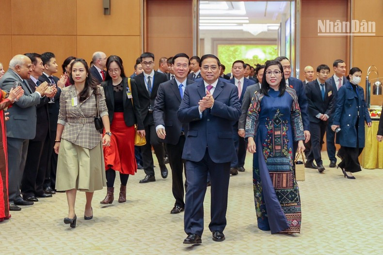 El primer ministro de Vietnam, Pham Minh Chinh, y su cónyuge en la recepción. (Fotografía: Nhan Dan) El primer ministro de Vietnam, Pham Minh Chinh, y su cónyuge en la recepción. (Fotografía: Nhan Dan)