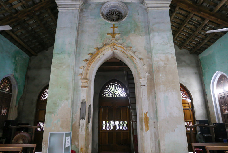 Según Augustino Tran Nhu Huynh, cura de la iglesia, la obra fue construida en 1904 y es uno de los pocos lugares de su tipo en Da Nang. Según Augustino Tran Nhu Huynh, cura de la iglesia, la obra fue construida en 1904 y es uno de los pocos lugares de su tipo en Da Nang.