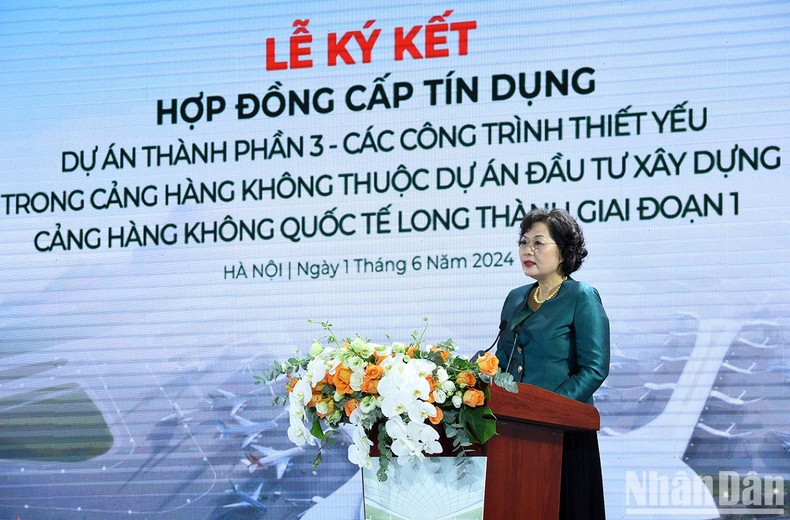 La gobernadora del Banco Estatal de Vietnam, Nguyen Thi Hong, interviene en el acto. La gobernadora del Banco Estatal de Vietnam, Nguyen Thi Hong, interviene en el acto.