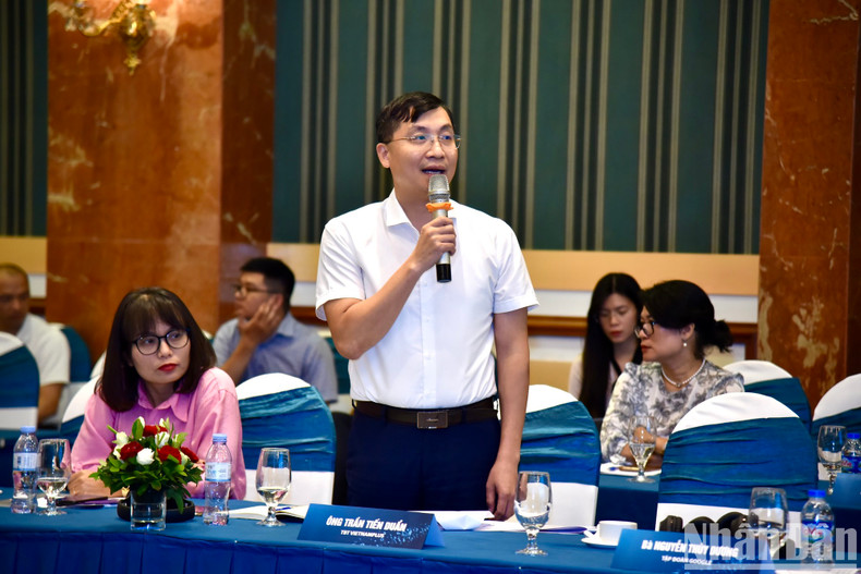 El periodista Tran Tien Duan, redactor jefe del periódico electrónico VietnamPlus (VNA), destaca la necesidad de un mecanismo especial para las agencias de prensa que desempeñan tareas políticas.