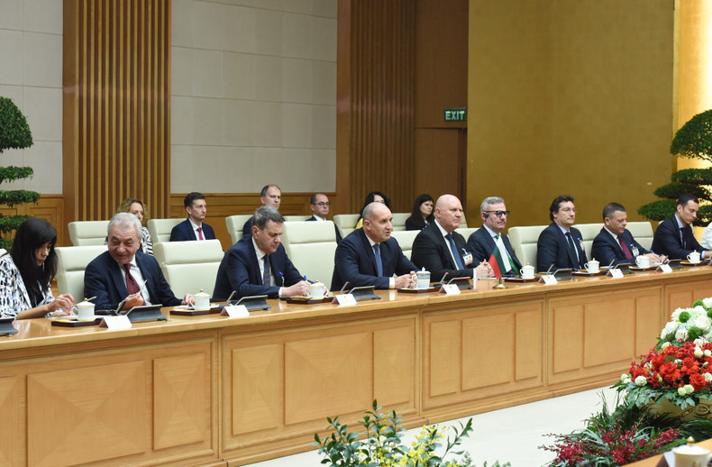 El presidente búlgaro, Rumen Radev, y los asistentes a la reunión. El presidente búlgaro, Rumen Radev, y los asistentes a la reunión.