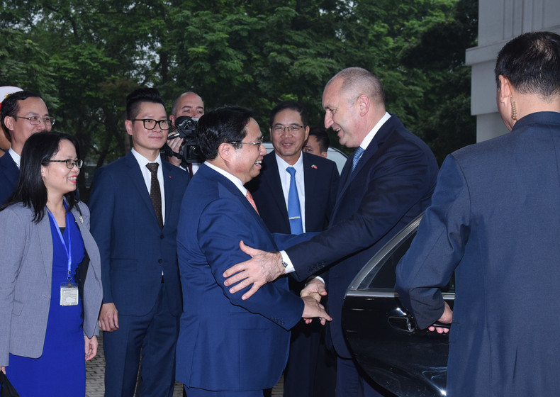 El primer ministro Pham Minh Chinh recibe al presidente búlgaro, Rumen Radev. El primer ministro Pham Minh Chinh recibe al presidente búlgaro, Rumen Radev.
