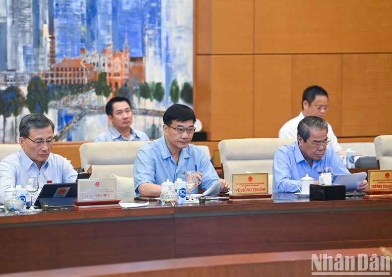 Los miembros del Comité Permanente de la AN y representantes del Comité Permanente del Consejo de Nacionalidades y otras Comisiones de la AN en la reunión. Los miembros del Comité Permanente de la AN y representantes del Comité Permanente del Consejo de Nacionalidades y otras Comisiones de la AN en la reunión.