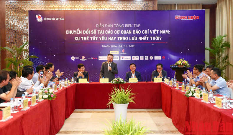 Quoc Minh pronuncia el discurso de apertura del foro. Quoc Minh pronuncia el discurso de apertura del foro.