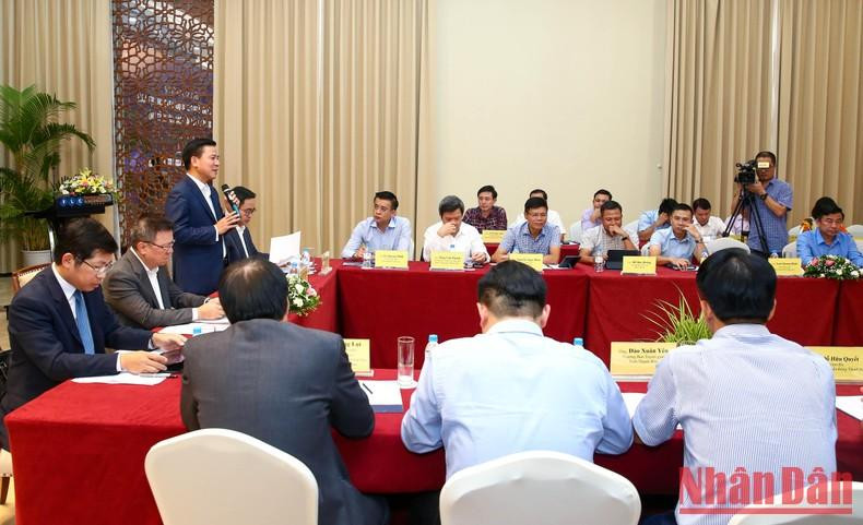 Participantes en el foro. Participantes en el foro.