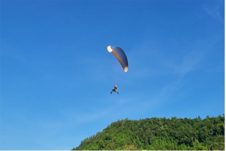 Espectáculo de parapente motorizado. Espectáculo de parapente motorizado.
