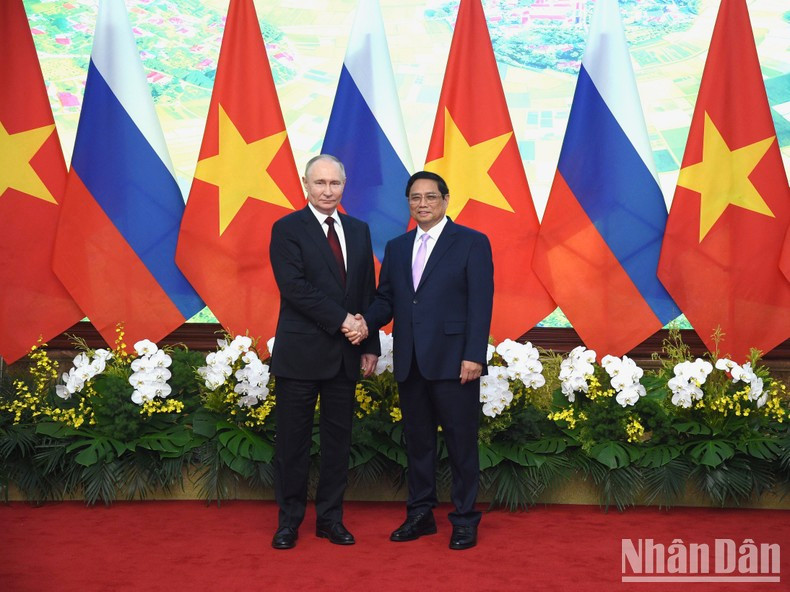 El primer ministro Pham Minh Chinh y el presidente de Rusia, Vladimir Putin. El primer ministro Pham Minh Chinh y el presidente de Rusia, Vladimir Putin.