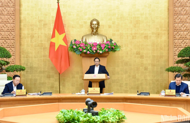El primer ministro Pham Minh Chinh preside la reunión. El primer ministro Pham Minh Chinh preside la reunión.