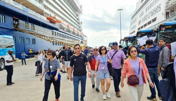 Turistas en Quang Ninh. (Foto: VNA) Turistas en Quang Ninh. (Foto: VNA)