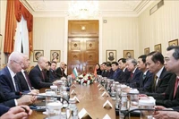 El secretario general del Partido Comunista de Vietnam, To Lam, y el presidente búlgaro Rumen Radev mantienen conversaciones oficiales. (Foto: VNA)