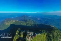 La belleza de Yen Tu reside en la majestuosa y tranquila atmósfera de las montañas y los bosques, combinada con el encanto antiguo y solemne del sistema de pagodas, torres y lugares de meditación zen. (Fuente: VNA)