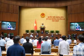 [Vídeo] Parlamento de Vietnam guarda un minuto de silencio por Xaysomphone Phomvihane
