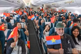 Vietnam Airlines organiza vuelo especial en ocasión del 51º aniversario de la Liberación del Sur. (Foto: Nhan Dan)