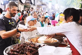 El turismo gastronómico impulsa viajes vietnamitas. (Foto: Nhan Dan)