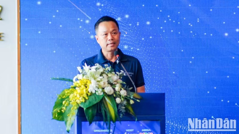 Nguyen Duc Quynh, fundador y presidente de Horecfex Vietnam, interviene en la rueda de prensa.