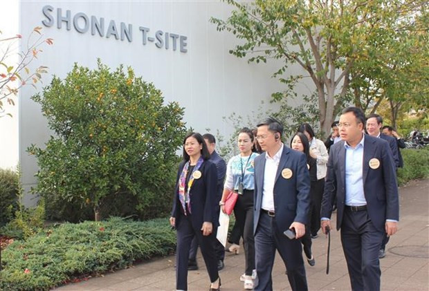 La la delegación vietnamita realiza una visita a la ciudad inteligente sostenible Fujisawa.