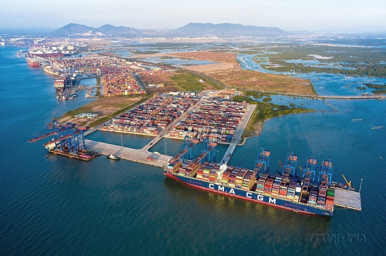 El puerto internacional Gemalink en la provincia de Ba Ria-Vung Tau es el único puerto de aguas profundas en la zona de Cai Mep-Thi Vai, con la empresa vietnamita Gemadept aportando el 75 por ciento del capital de inversión y el grupo francés CMA-CGM el 25 por ciento. La primera fase comenzó en febrero de 2019 con una inversión total de 330 millones de dólares.