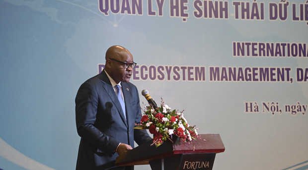 Rémi Nono Womdim, representante jefe de la Organización de las Naciones Unidas para la Alimentación y la Agricultura (FAO), a cargo de la Oficina del UNFPA en Vietnam. Rémi Nono Womdim, representante jefe de la Organización de las Naciones Unidas para la Alimentación y la Agricultura (FAO), a cargo de la Oficina del UNFPA en Vietnam.