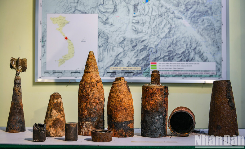 Algunas piezas que aún eran capaces de explotar fueron desactivadas de forma segura antes de ser exhibidas.