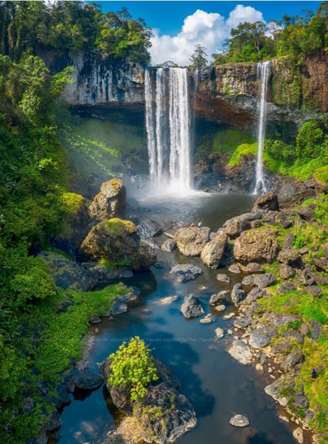 También se le denomina K50 atendiendo a los más de 50 metros de la cascada.